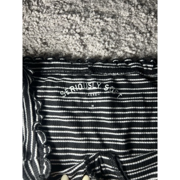 Women's Aeropostale Off The Shoulder Tops Medium BUNDLE Set Of 2 - Picture 3 of 5